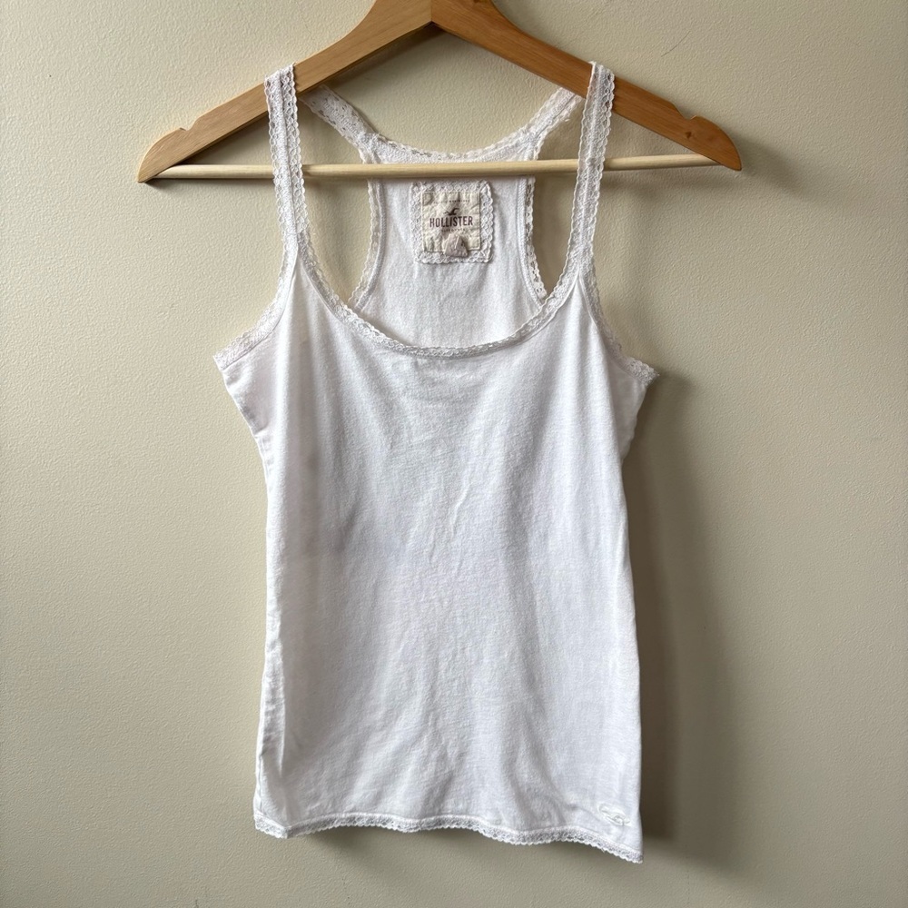 Hollister Y2K White Lace Trim Tank Top